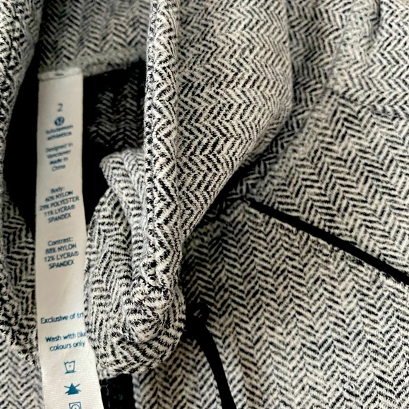 Lululemon Women’s Zip-up - Picture 2 of 2